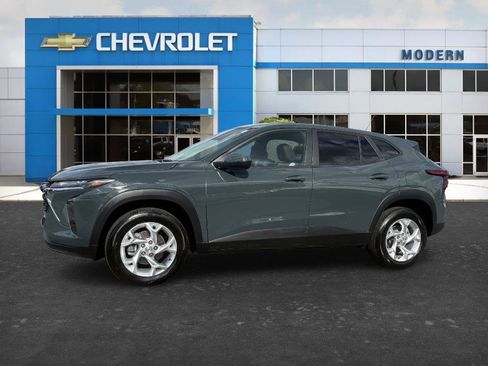 Used 2025 Chevrolet Trax LS w/ LS Convenience Package FWD image 1