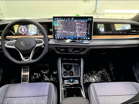 New 2026 Volkswagen Tiguan SEL R-Line image 7
