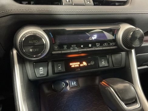 Used 2019 Toyota RAV4 Limited image 16