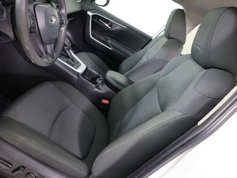 Used 2022 Toyota RAV4 XLE AWD/4WD image 8