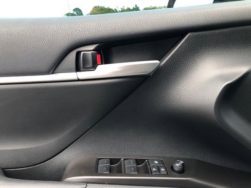 Used 2024 Toyota Camry SE image 7