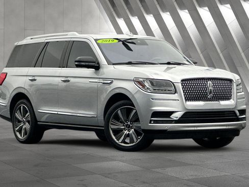 Used 2019 Lincoln Navigator Reserve image 1
