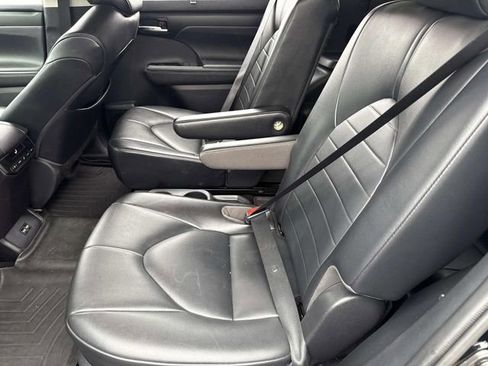 Used 2021 Toyota Highlander XLE image 20