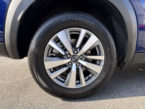 Used 2025 Nissan Pathfinder SL FWD image 7