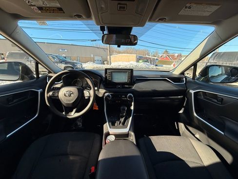 Used 2019 Toyota RAV4 LE w/ Carpet Mat Package image 17