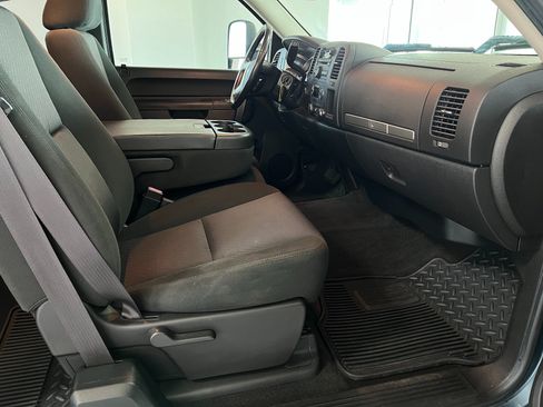Used 2011 Chevrolet Silverado 2500 LT w/ Interior Plus Package AWD/4WD image 24