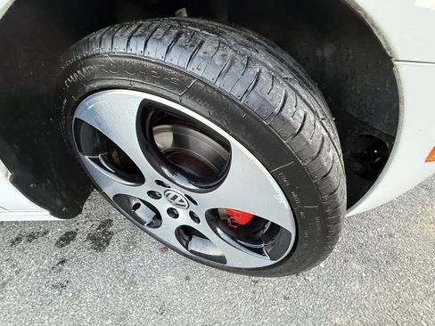 Used 2011 Volkswagen GTI 4-Door image 37