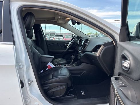 Used 2015 Jeep Cherokee Limited w/ Luxury Group AWD/4WD image 35