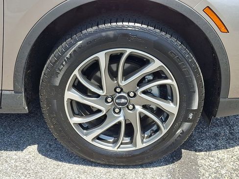 Used 2021 Lincoln Corsair AWD w/ Equipment Group 101A image 8
