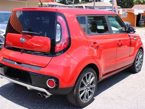 Used 2018 Kia Soul ! FWD image 2
