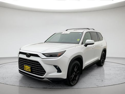 Certified 2024 Toyota Grand Highlander AWD image 7