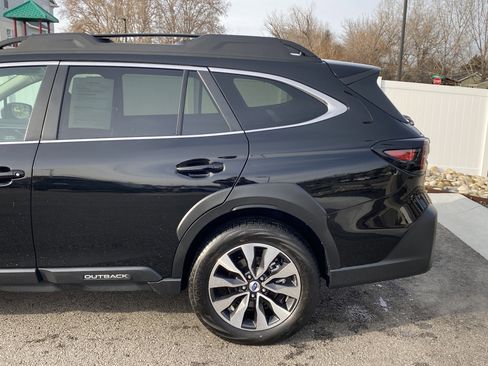 Used 2025 Subaru Outback Limited image 4