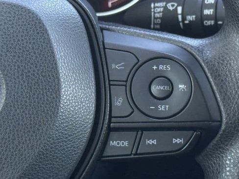 Used 2025 Toyota RAV4 XLE FWD image 15