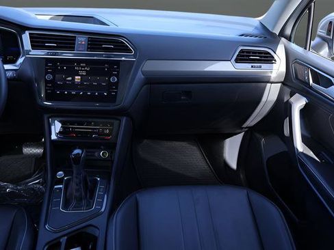 Certified 2023 Volkswagen Tiguan SE FWD image 19