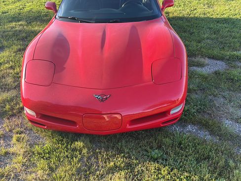 Used 1998 Chevrolet Corvette Coupe w/ Roof Pkg RWD image 3