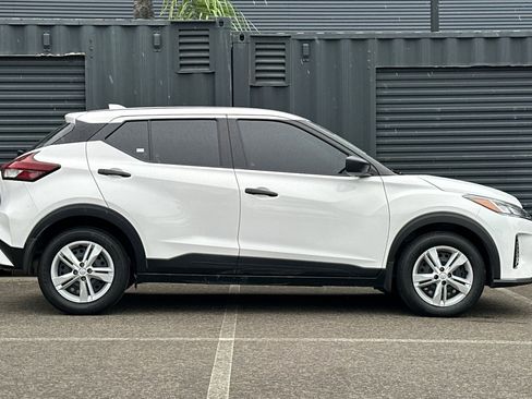 Used 2023 Nissan Kicks S image 9
