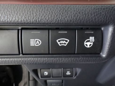 Used 2026 Toyota Prius Plug-In Hybrid FWD image 17
