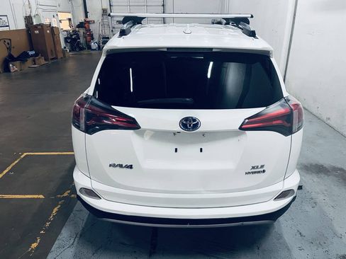 Used 2017 Toyota RAV4 XLE AWD/4WD image 9