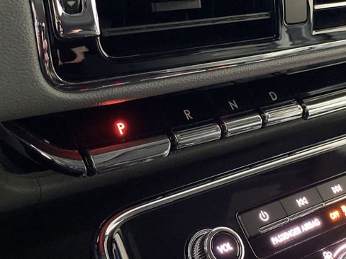 Used 2018 Lincoln Navigator Select AWD/4WD image 21