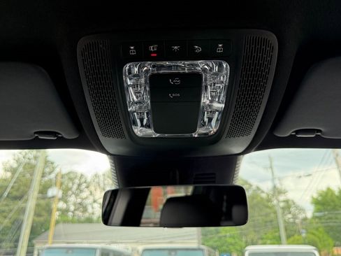 Used 2024 Mercedes-Benz GLB 250 4MATIC image 48