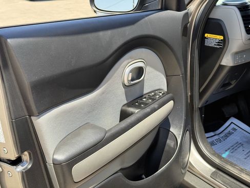 Used 2016 Kia Soul FWD image 11