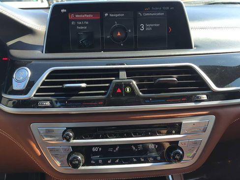 Used 2018 BMW 750i xDrive image 29