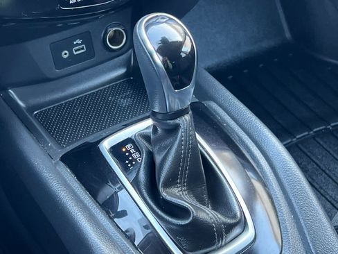 Used 2019 Nissan Rogue SV AWD/4WD image 23
