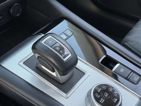 Used 2023 Mitsubishi Outlander 4WD Plug-In Hybrid image 30