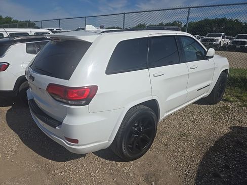 Used 2020 Jeep Grand Cherokee Altitude RWD image 4
