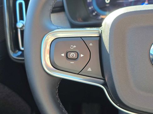 Used 2025 Volvo XC40 B5 Plus w/ Climate Package image 29