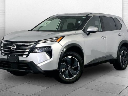 Used 2025 Nissan Rogue SV AWD/4WD image 12