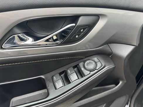 Used 2019 Chevrolet Traverse LT w/ LT Premium Package image 12