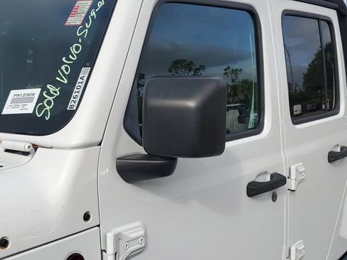 Used 2020 Jeep Gladiator Rubicon image 12