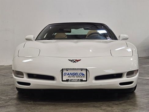 Used 2004 Chevrolet Corvette Coupe w/ Roof Package RWD image 3