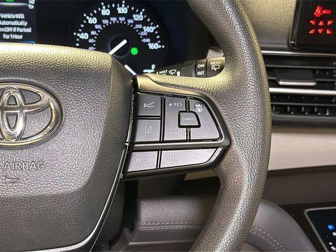 Used 2024 Toyota Sienna LE image 19