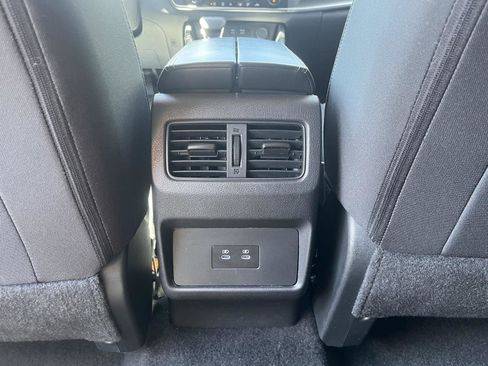 Certified 2025 Nissan Rogue SV AWD/4WD image 17