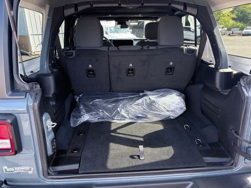 Used 2024 Jeep Wrangler Sport S image 8