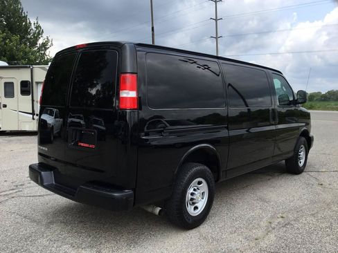 Used 2021 Chevrolet Express 2500 w/ Driver Convenience Package RWD image 6