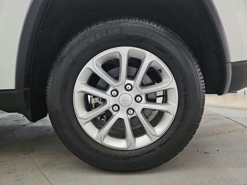 Used 2022 Jeep Grand Cherokee Laredo X image 40