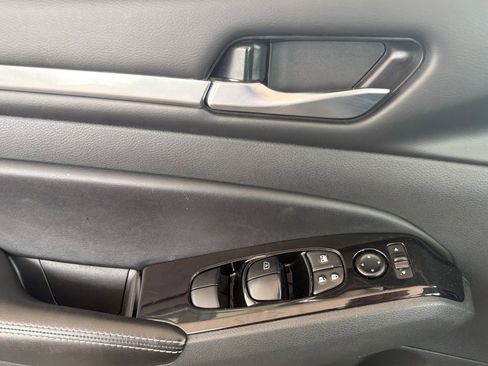 Used 2023 Nissan Altima 2.5 SV FWD image 11