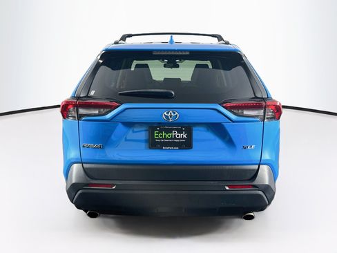 Used 2020 Toyota RAV4 XLE w/ Convenience Package FWD image 7