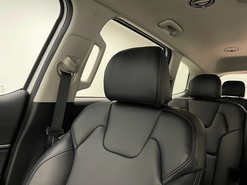 Used 2024 Kia Telluride S FWD image 42