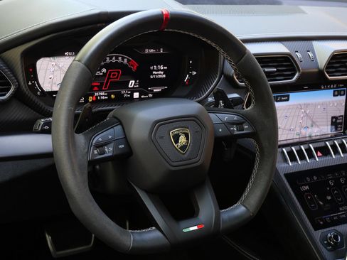 Used 2023 Lamborghini Urus Performante AWD/4WD image 21