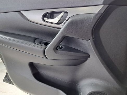 Used 2016 Nissan Rogue S w/ Appearance Package FWD image 20