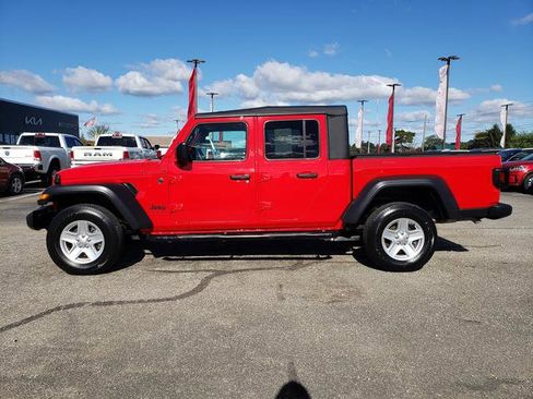 Used 2023 Jeep Gladiator Sport image 4