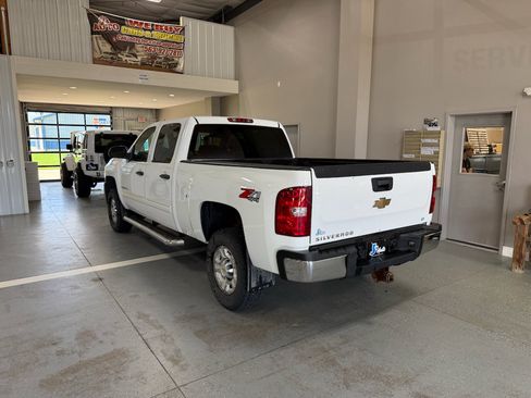 Used 2009 Chevrolet Silverado 2500 LT w/ Exterior Plus Package AWD/4WD image 5