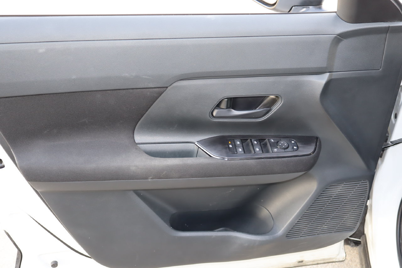 Used 2025 Nissan Kicks S FWD image 17