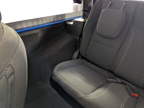 Used 2021 Jeep Wrangler Sport image 18