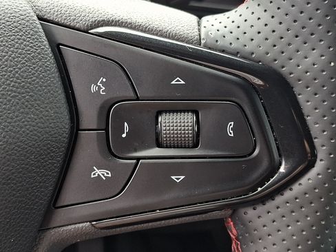 Certified 2026 Chevrolet Trax RS w/ Sunroof Package FWD image 23