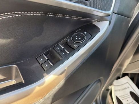 Used 2022 Ford Explorer XLT image 18